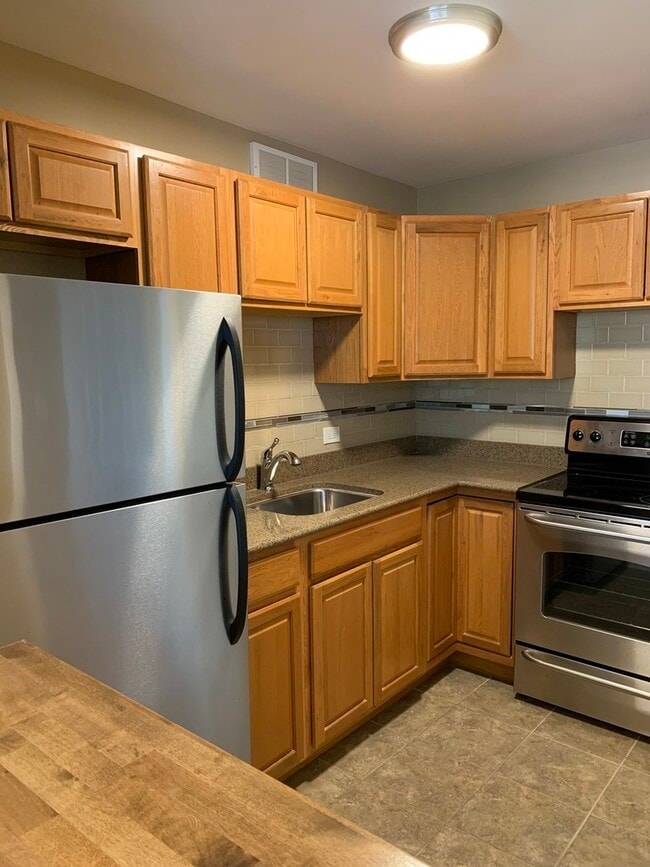 Building Photo - 4250 N Marine Dr