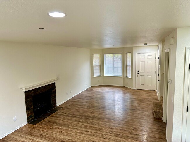 Lovely living space with Bay window - 1747 Vela Ln SW