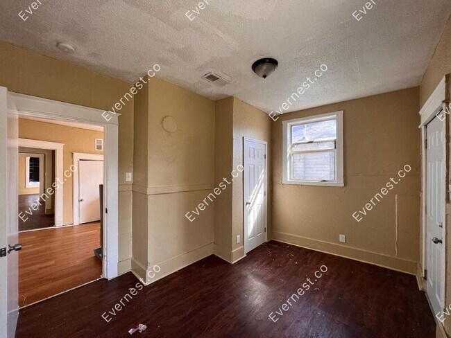 Building Photo - 753 St Paul Ave