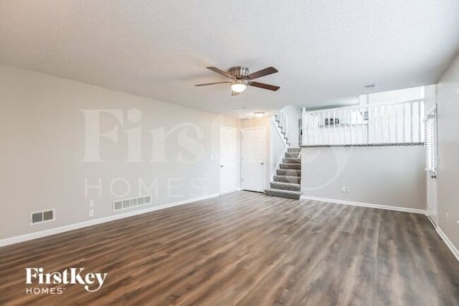 Building Photo - 632 SE Ashton Dr