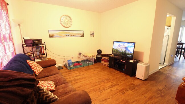 Photo - Super Peaceful 2 Bedroom / 2 Bathroom Town... House