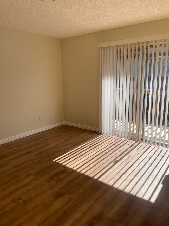 Foto del edificio - Beautiful 2 Bed / 2 Bath  Upstairs Condo In Colton!