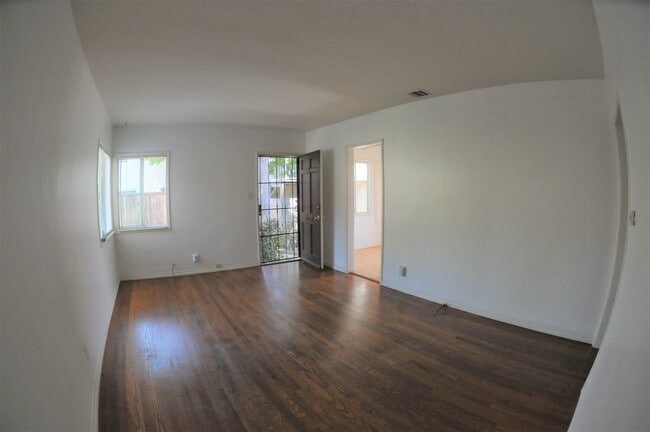 Building Photo - 2444 Oak St