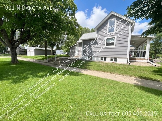 Building Photo - 901 N Dakota Ave
