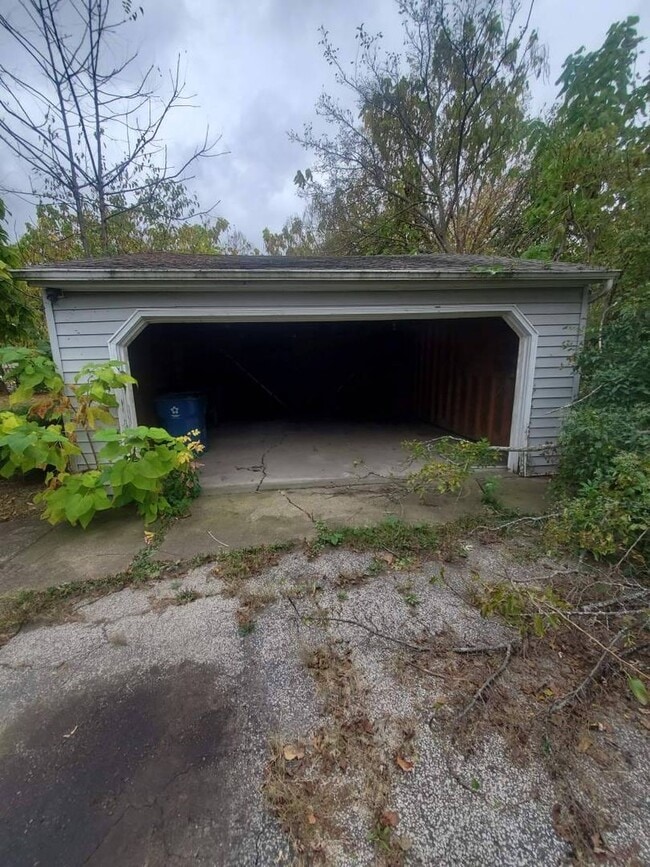 Building Photo - Charming 3-Bedroom Property in Prime Locat...