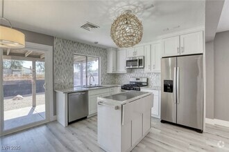Building Photo - 4456 Bramblewood St