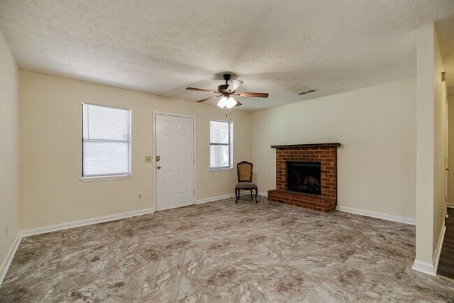 Photo - 112 Upland Ct House