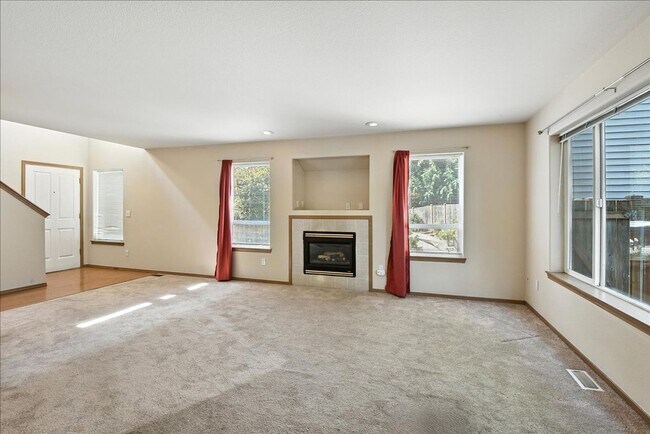 Building Photo - 3bd/2.5ba Everett Duplex