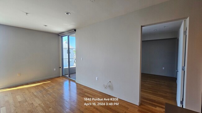 Foto del edificio - 1842 Purdue Ave