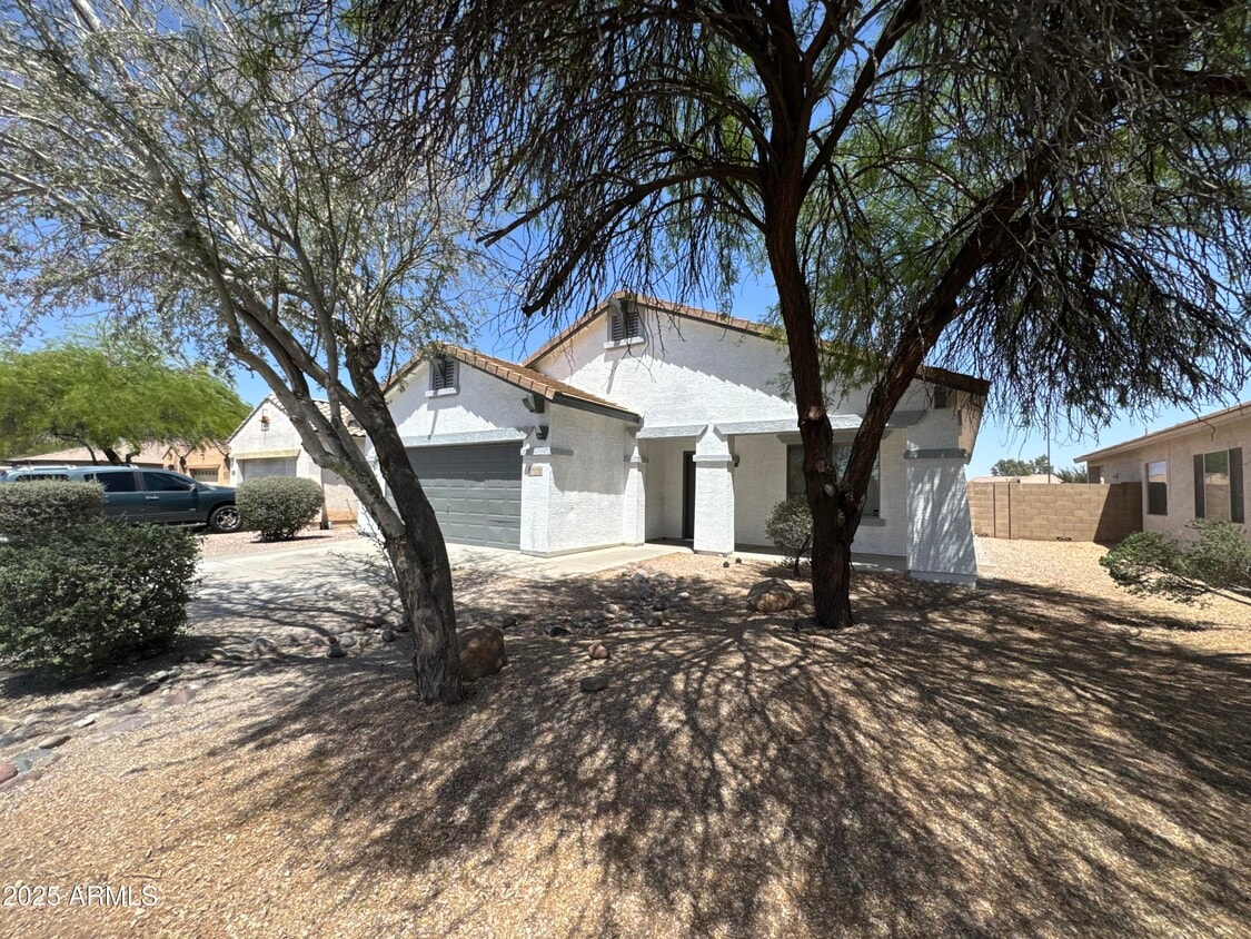 Foto principal - 513 S 115th Dr