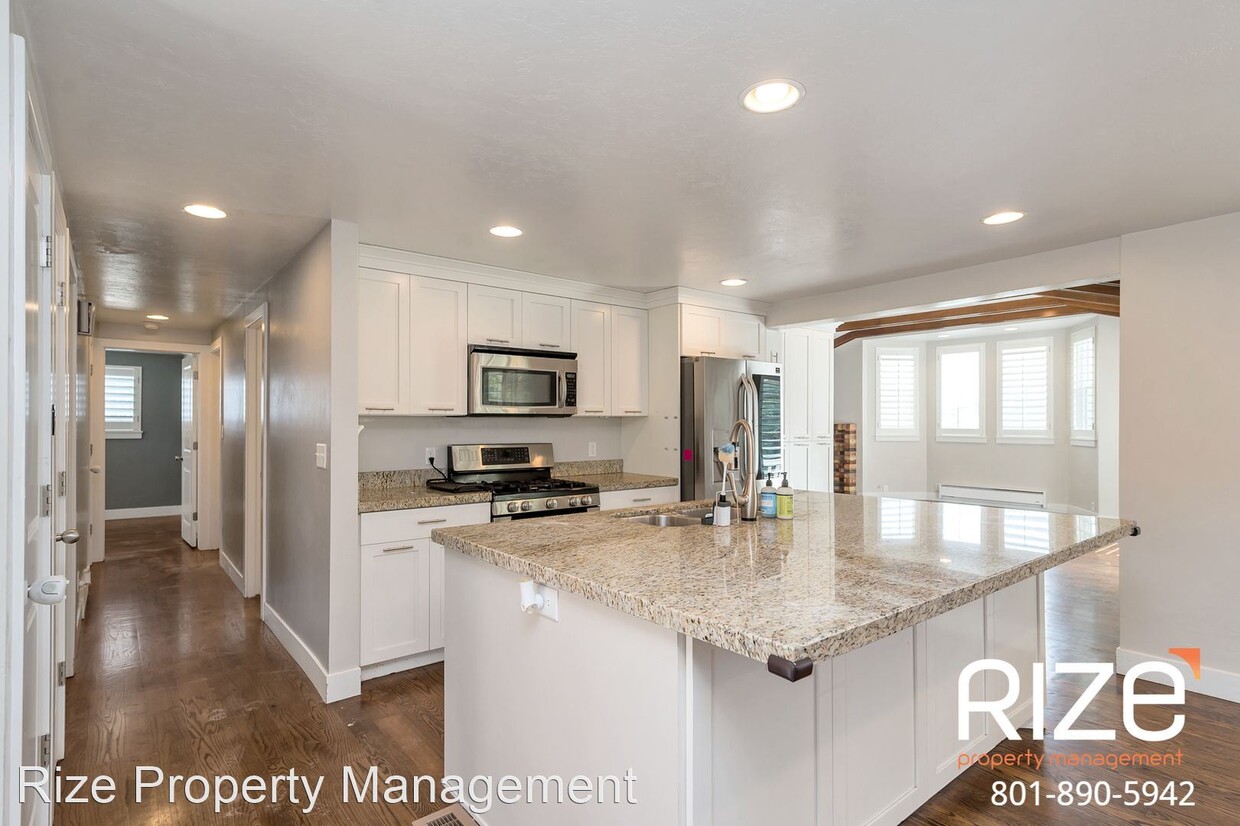 Primary Photo - 5 br, 3 bath House - 2331 East Ellisonwood...