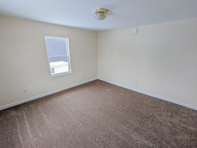 Building Photo - 547 Haller St