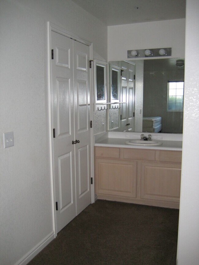 Foto del edificio - 142 W 1230 N St