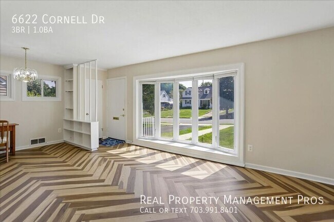 Foto del edificio - 6622 Cornell Dr