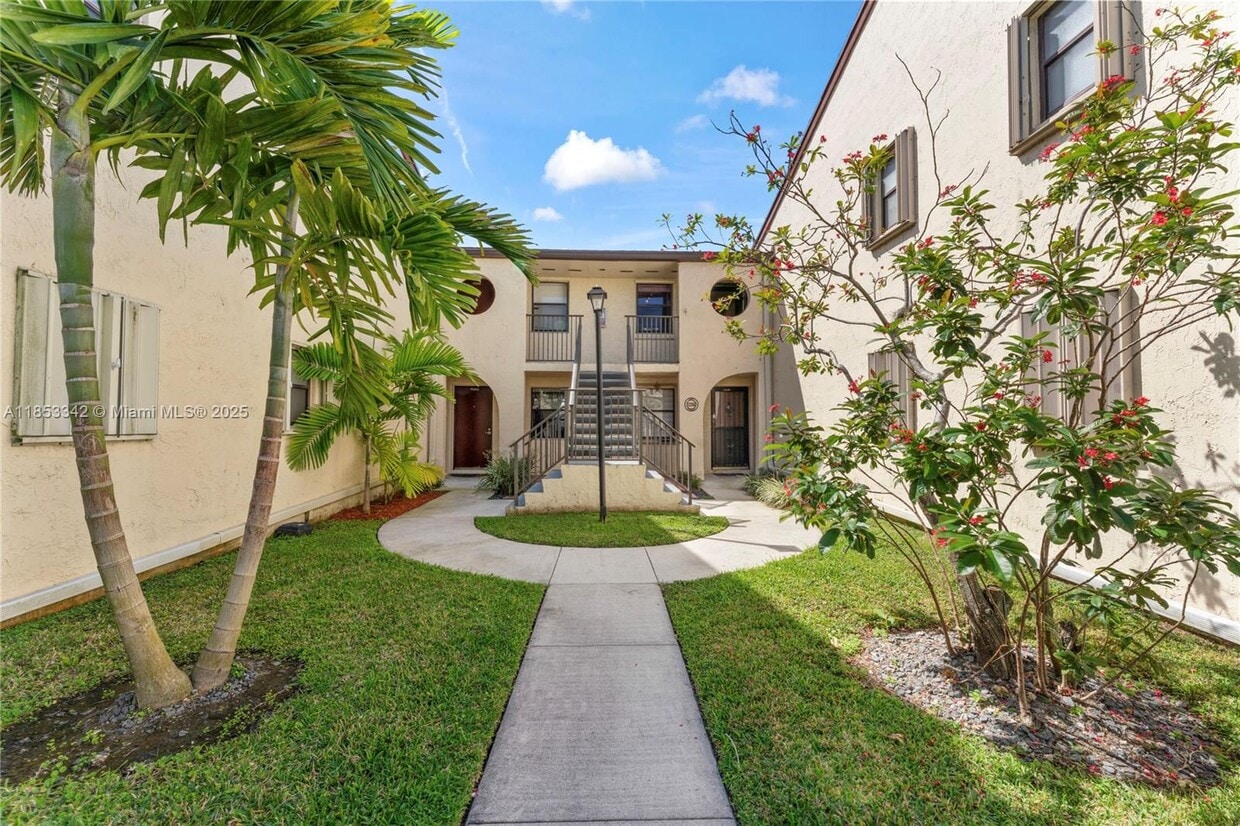 Primary Photo - 11344 Taft St