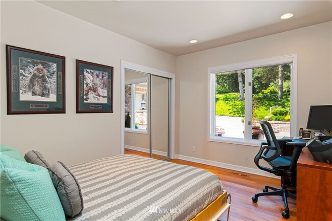 Foto del edificio - 12707 54th Ave NW