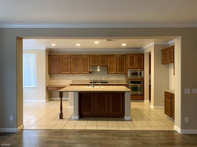 Building Photo - 5 br, 4.5 bath House - 13359 Breton Ct