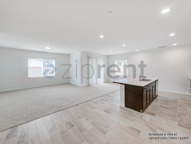 Building Photo - 2477 N Burl Ave