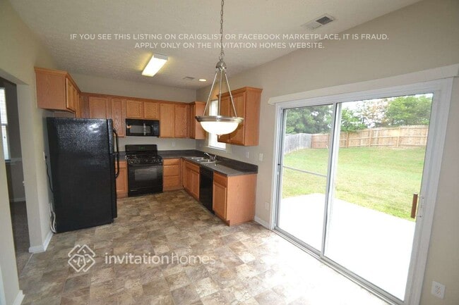 Building Photo - 250 Silver Arrow Cir