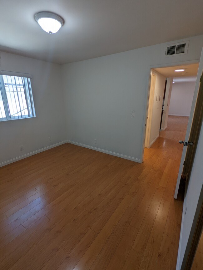 Foto del edificio - 1065 Linden Ave