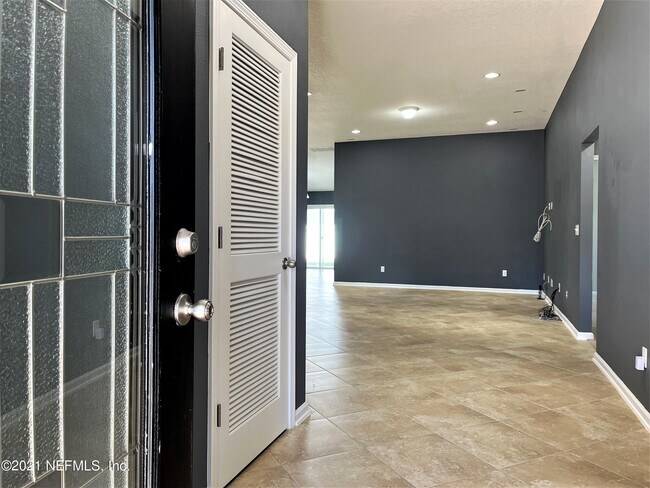 Building Photo - 630 Glendale Ln