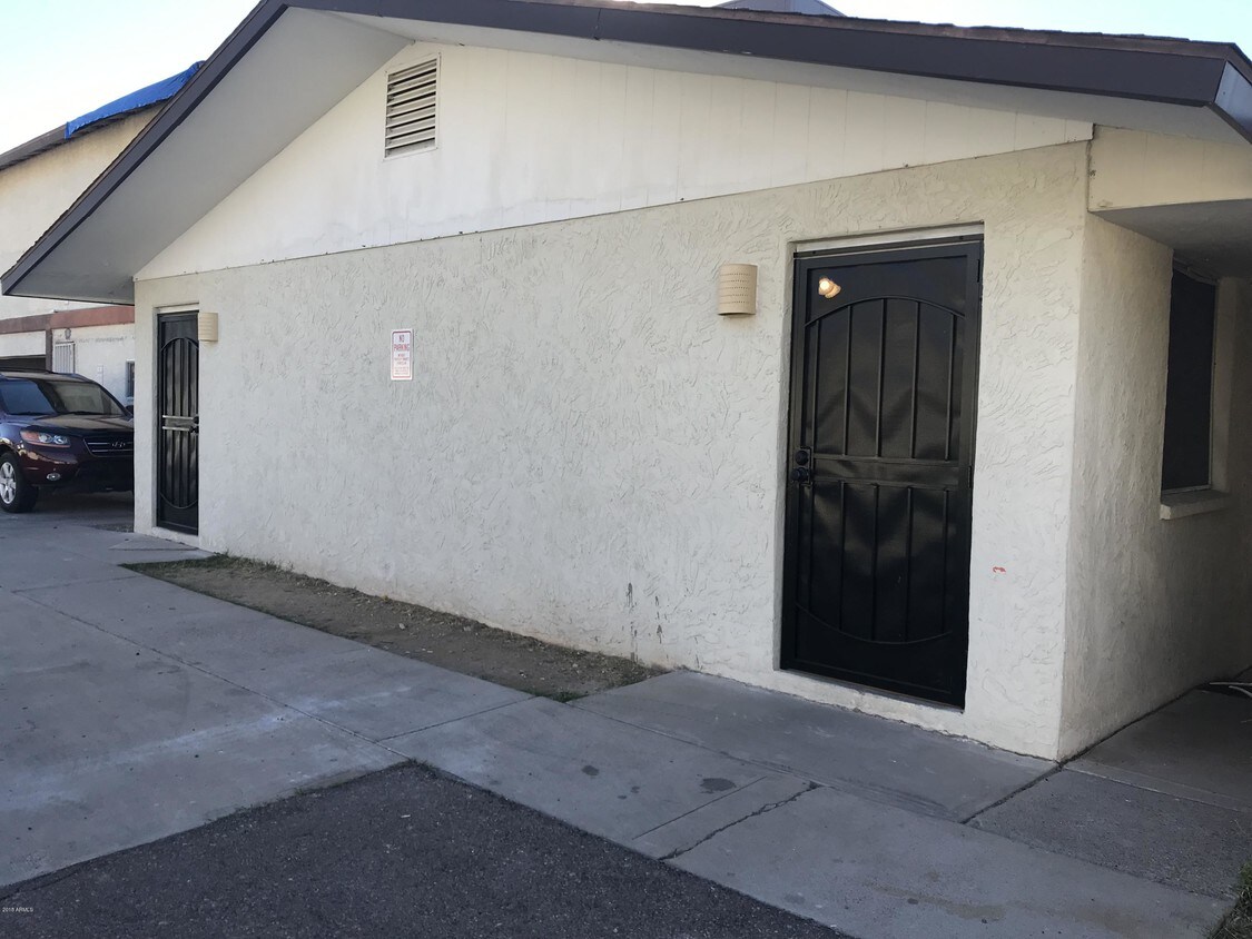 Primary Photo - 1436 E Cinnabar Ave