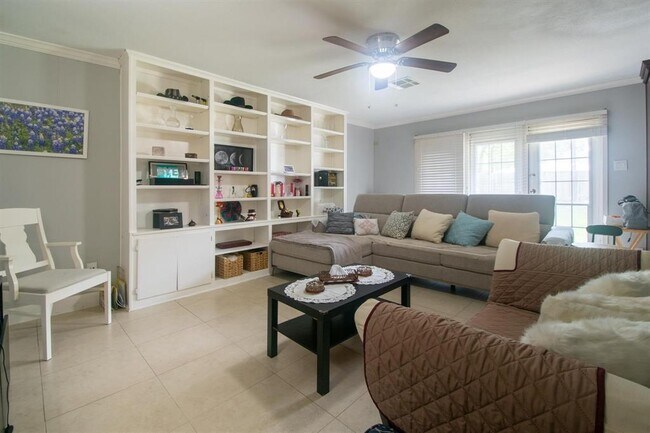 Building Photo - 6119 Ariel St