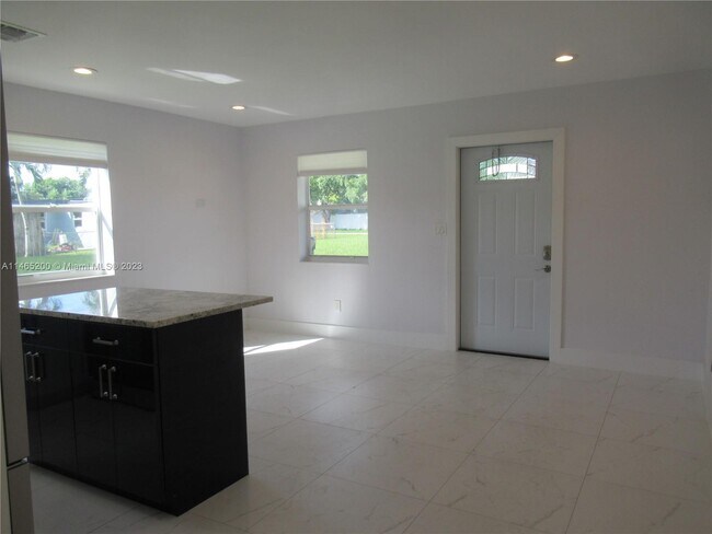 Foto del edificio - 511 NW 60th Way