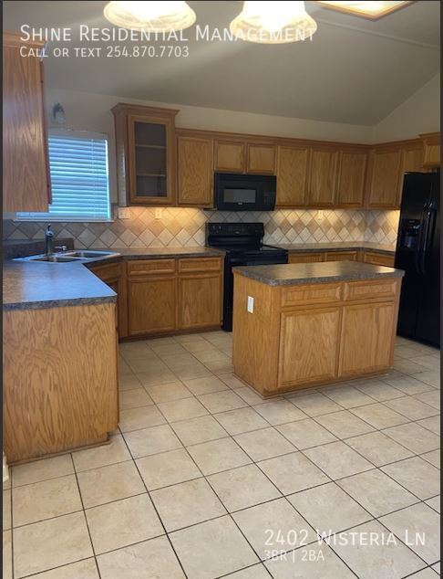 Foto del edificio - 2402 Wisteria Ln