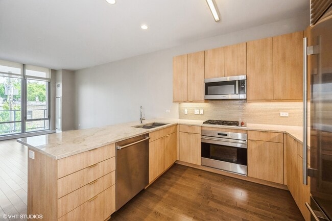Building Photo - 540 W Webster Ave