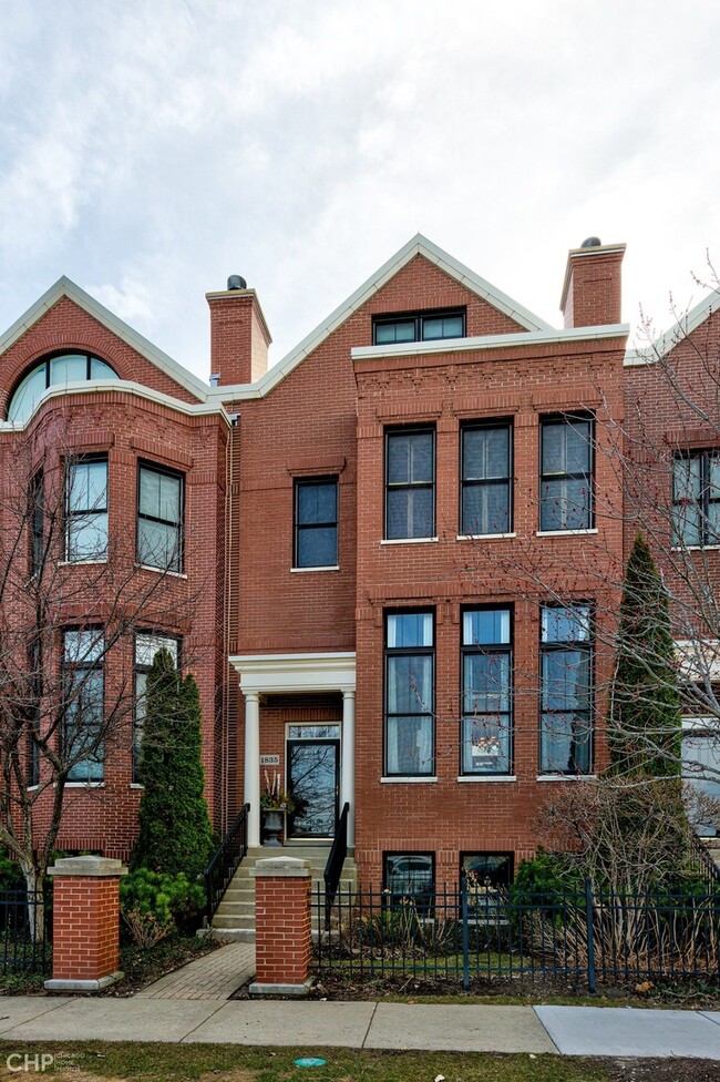 Building Photo - 1835 Admiral Ct