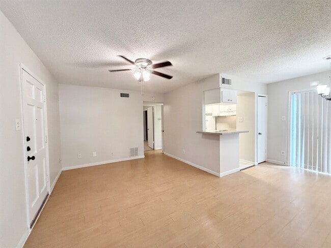 Building Photo - 3902 Mandell St