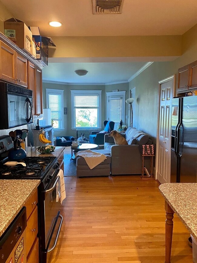 Building Photo - 33 Main St