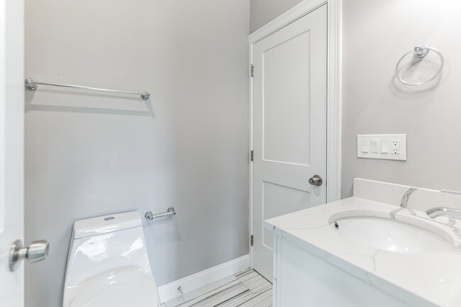 Building Photo - 603 South St