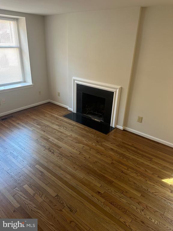 Building Photo - 560 Colecroft Ct