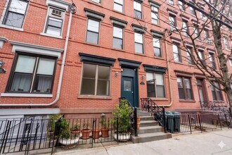 Building Photo - 809 Park Ave