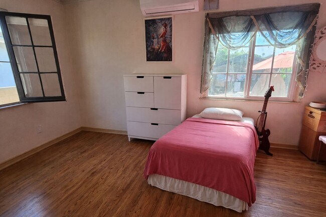 Foto del edificio - 12308 Braddock Dr