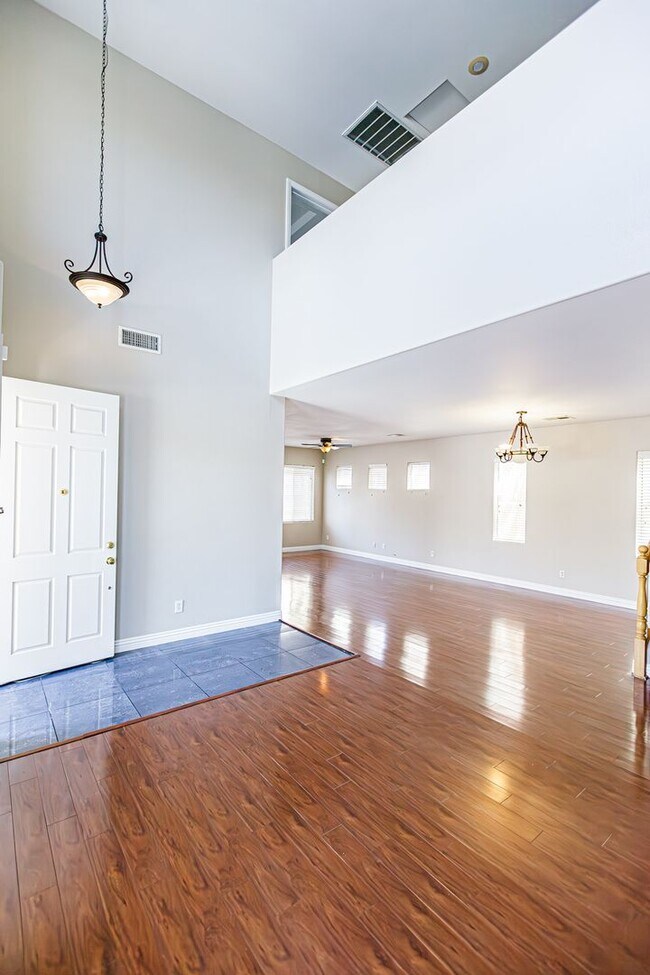 Building Photo - 2 Master Suites in a gated community