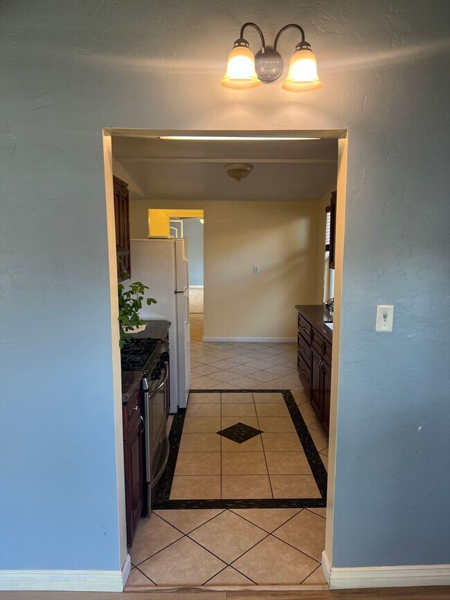 Foto del edificio - La Cresta/Bakersfield College Home with Pool