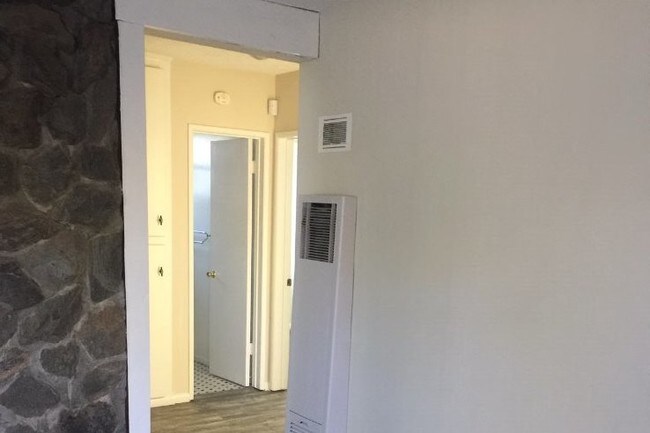 Foto del edificio - 8958 Wilbur Ave