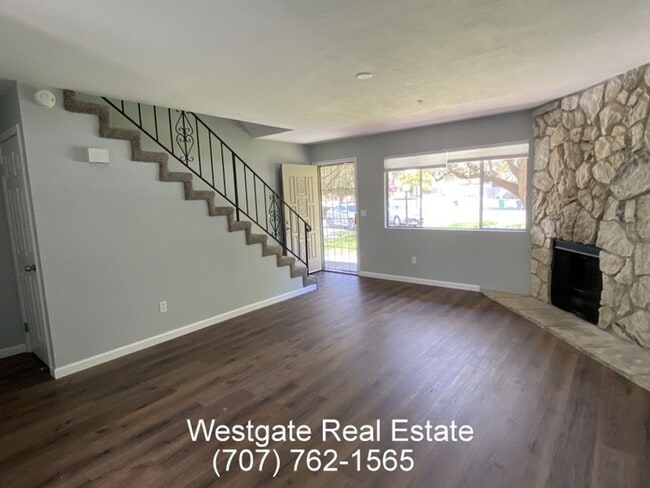 Building Photo - 1016 Eleanor Ave