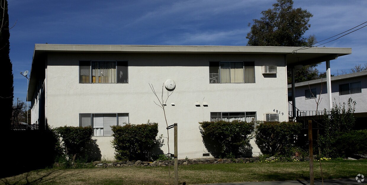 Foto del edificio - 4819 Harrison St