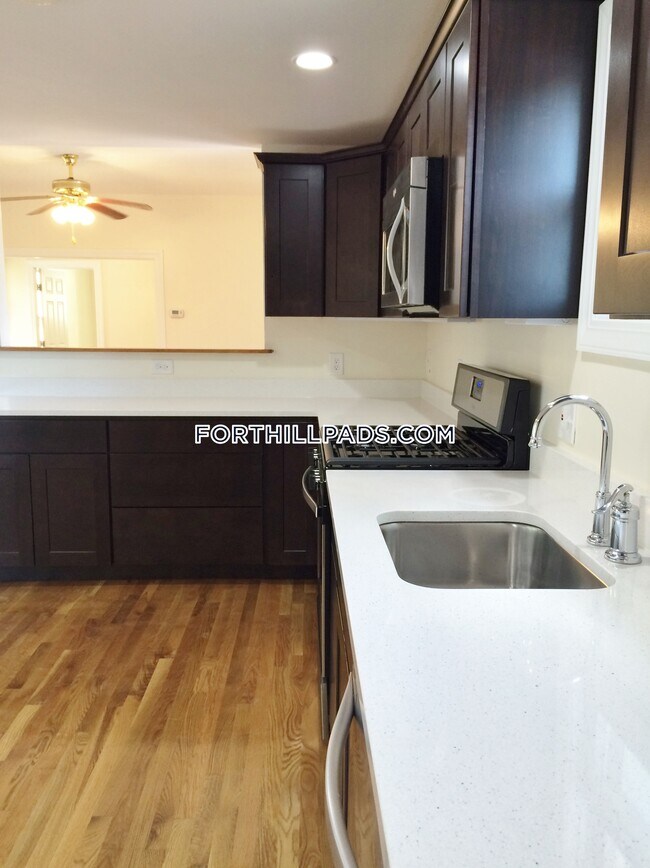 Building Photo - 67 Saint James St