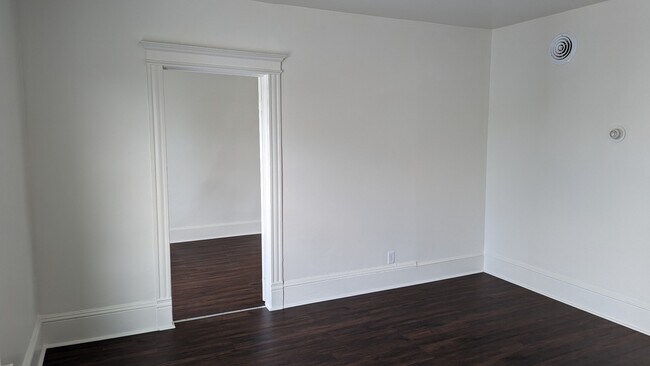 Building Photo - 2462 N Hubbard St