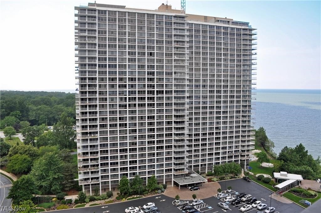 Primary Photo - 12700 Lake Ave