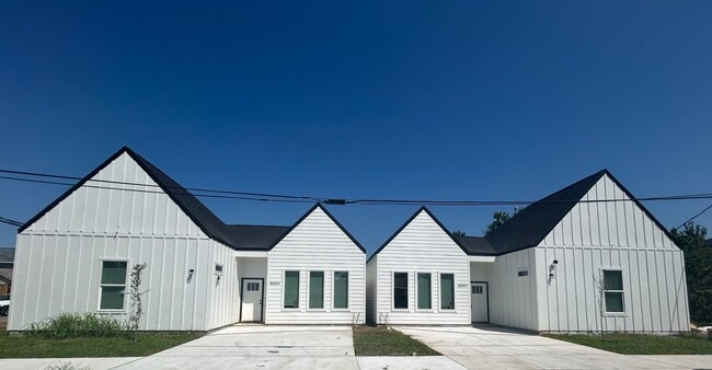 Building Photo - 8203 Sparta St