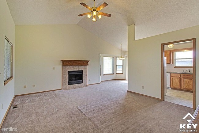 Building Photo - 3 br, 3 bath Townhome - 8923 W Delano Circle