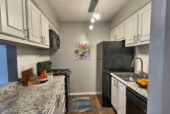 Chef’s Kitchen - Pinebrook Apartment Homes