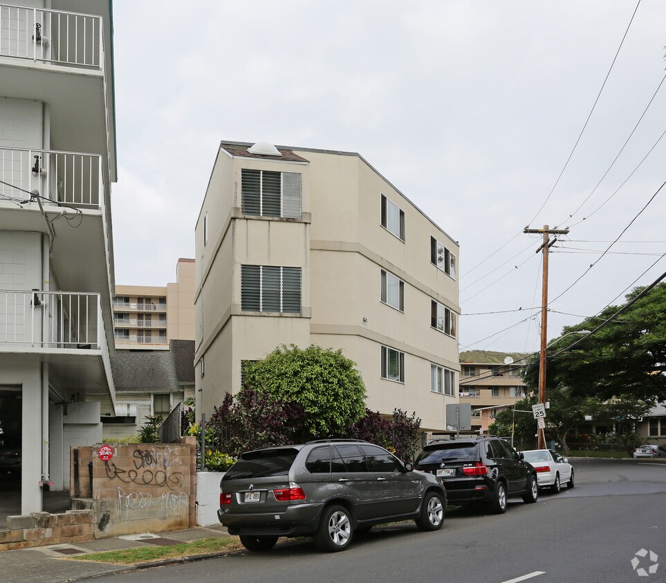 Building Photo - 1626 Piikoi St