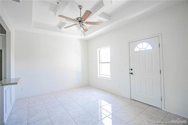 Foto del edificio - 2204 W Dallas Ave